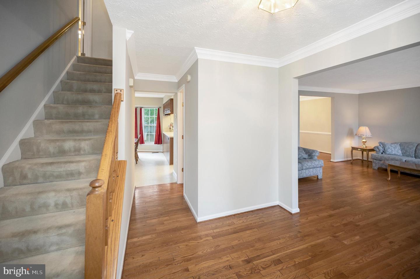 30 Rocky Way Dr