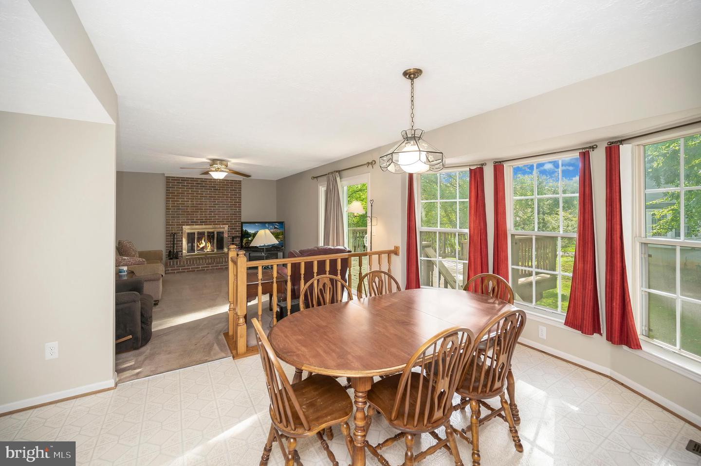 30 Rocky Way Dr