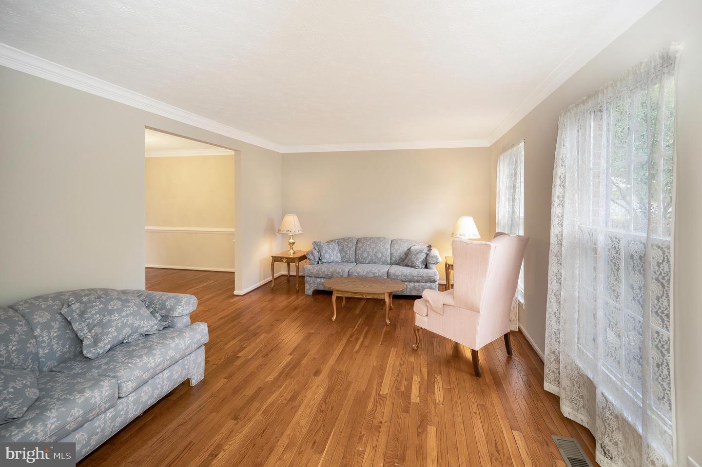30 Rocky Way Dr
