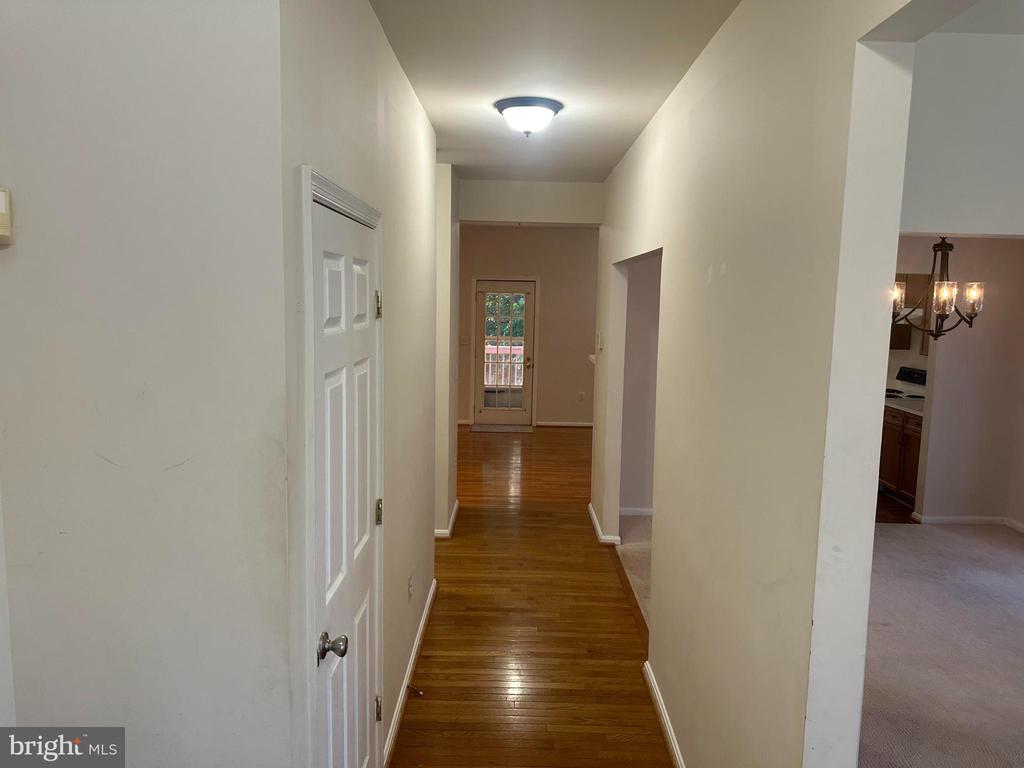 7 Woodmont Ct