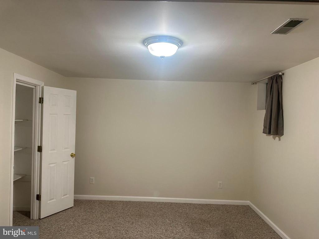 7 Woodmont Ct