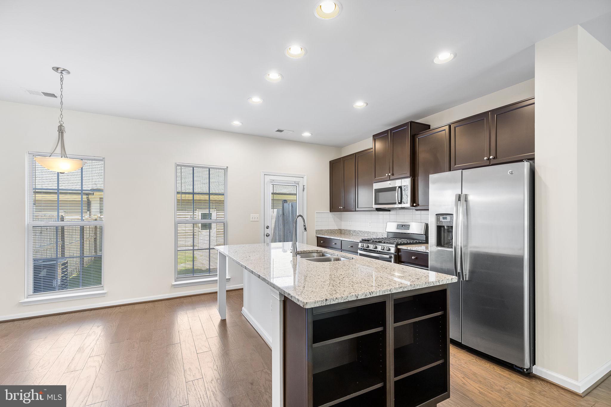 844 BASSWOOD DR