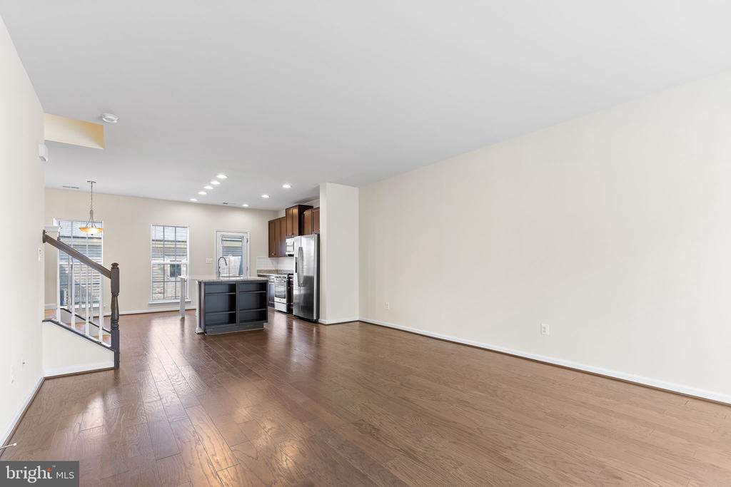 844 BASSWOOD DR