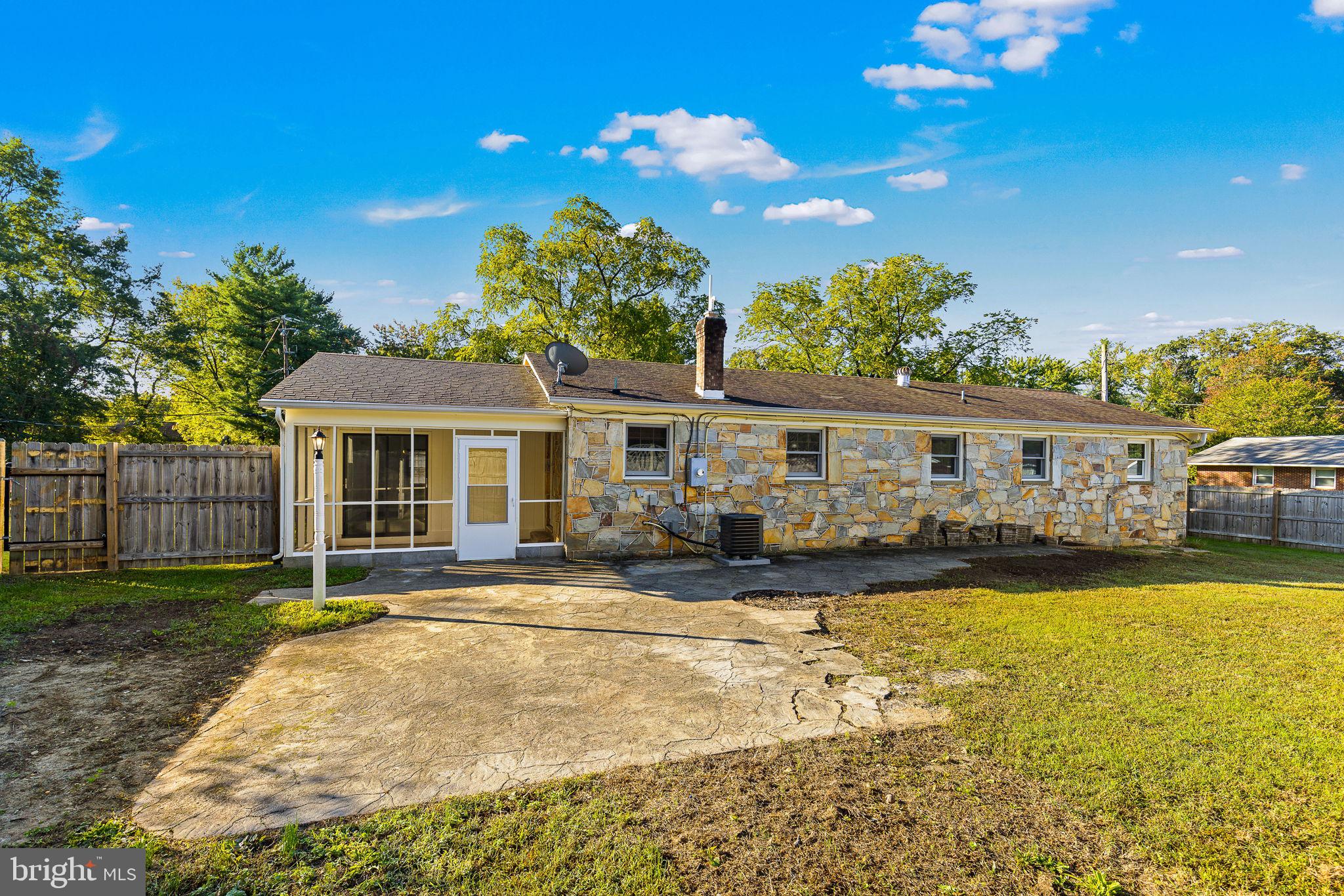 102 Walnut Dr
