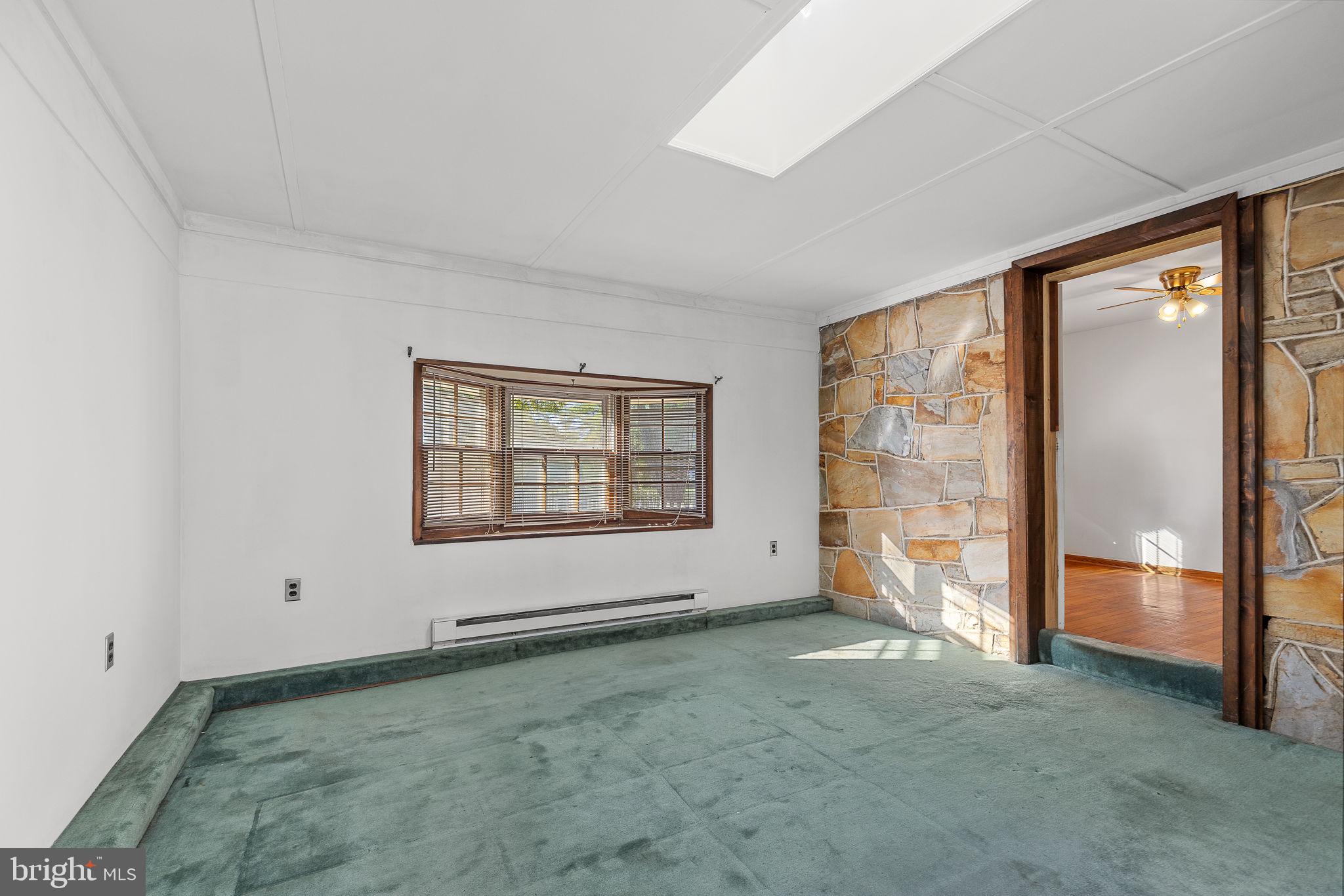 102 Walnut Dr