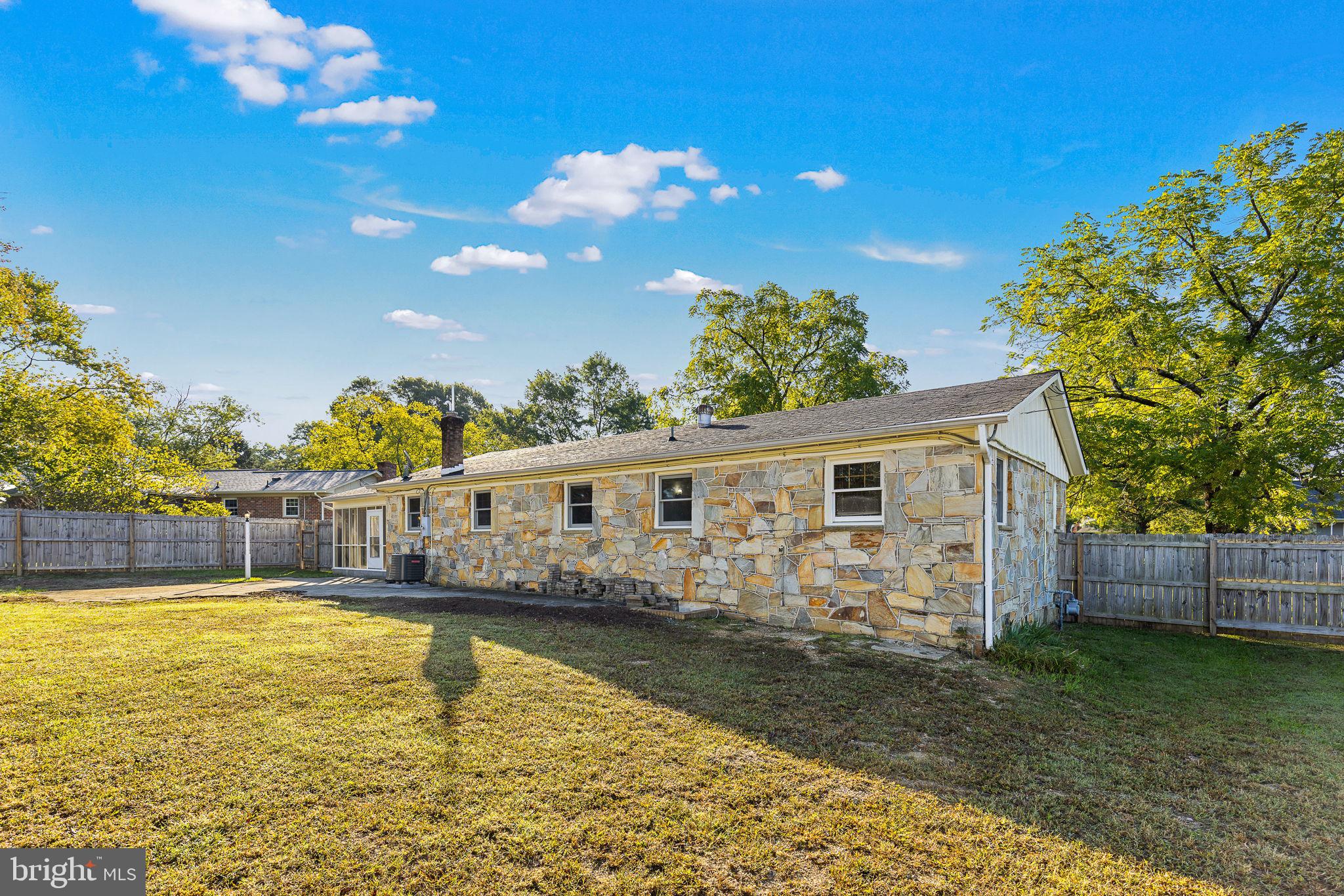 102 Walnut Dr