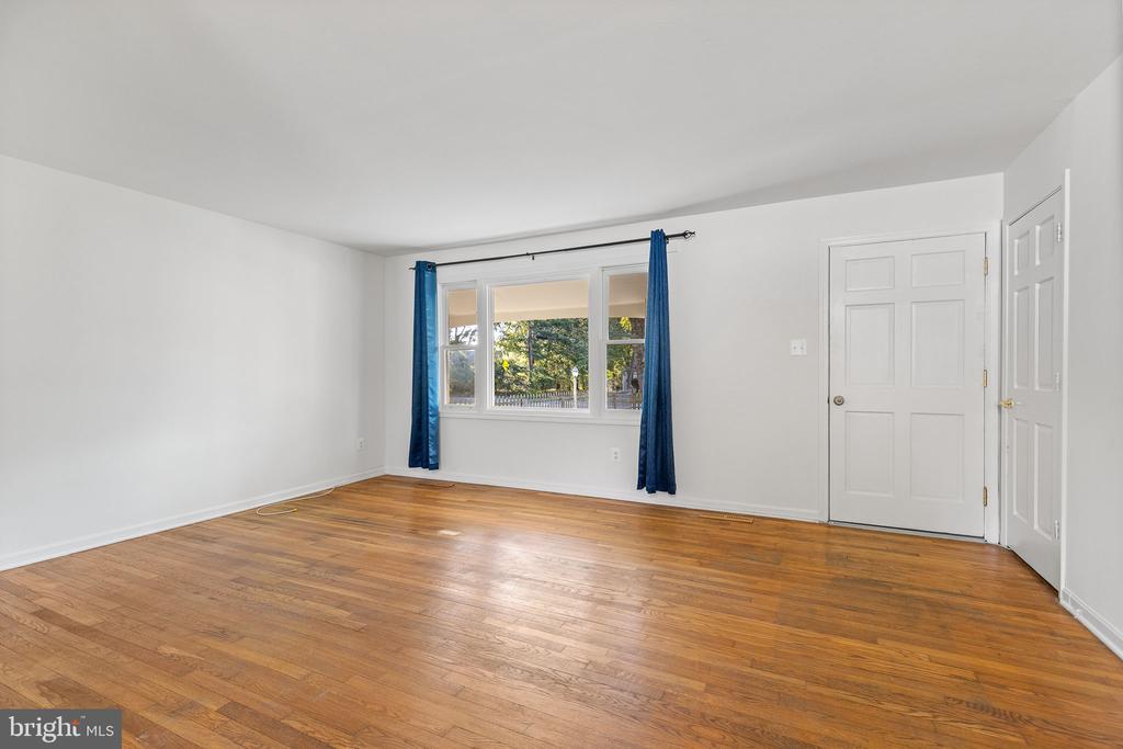 102 Walnut Dr