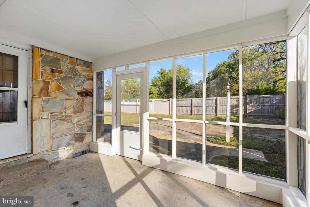 102 Walnut Dr