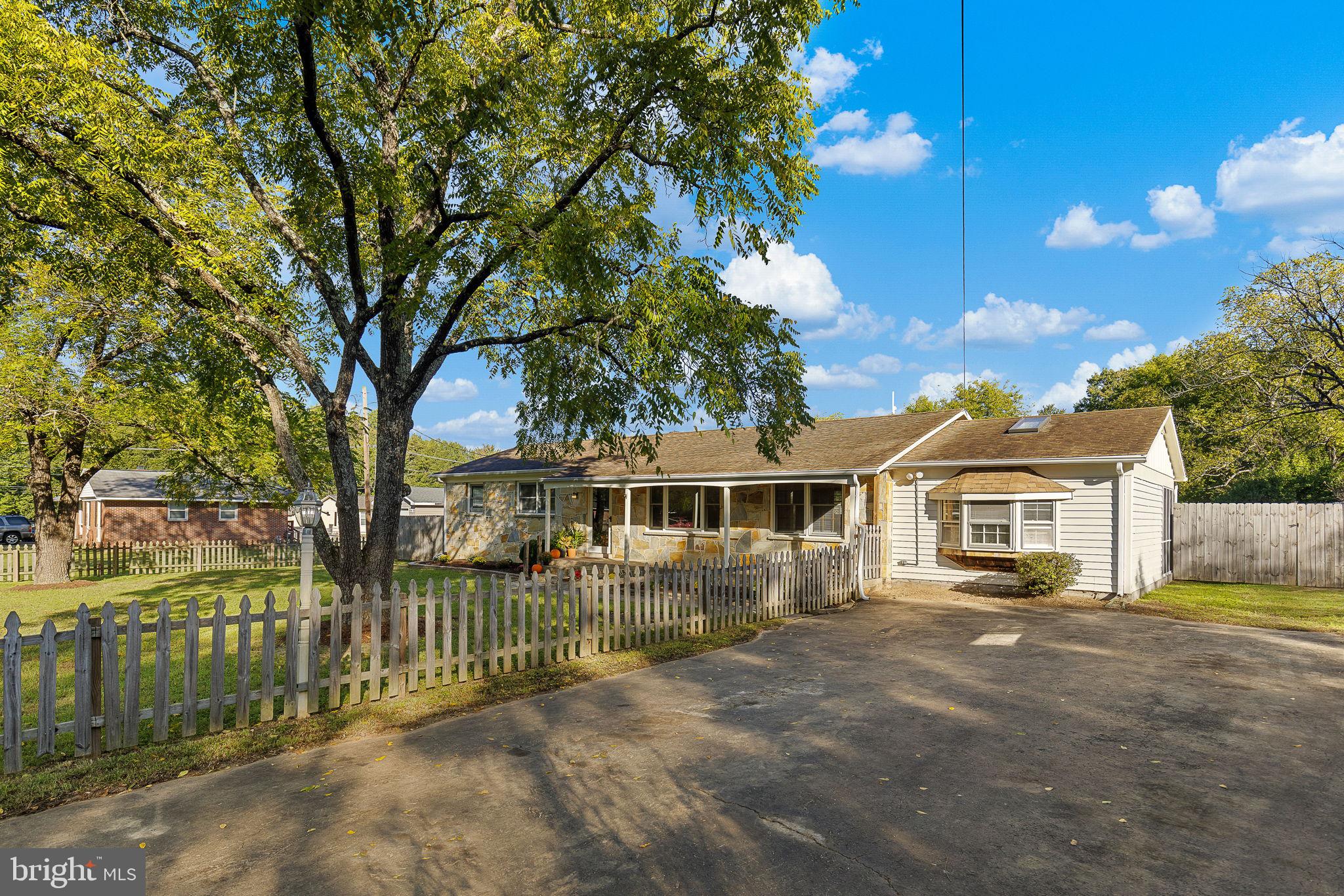 102 Walnut Dr