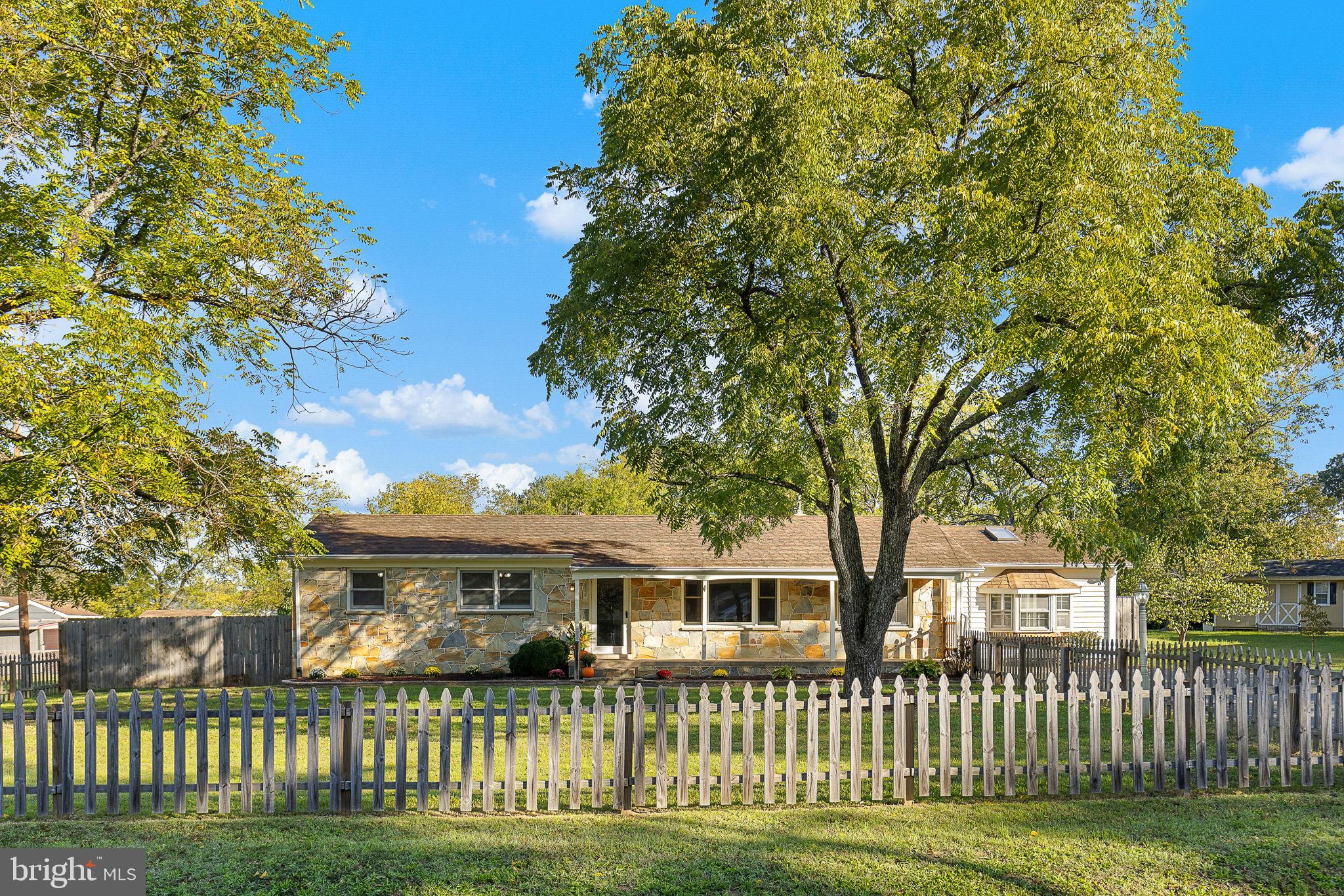 102 Walnut Dr
