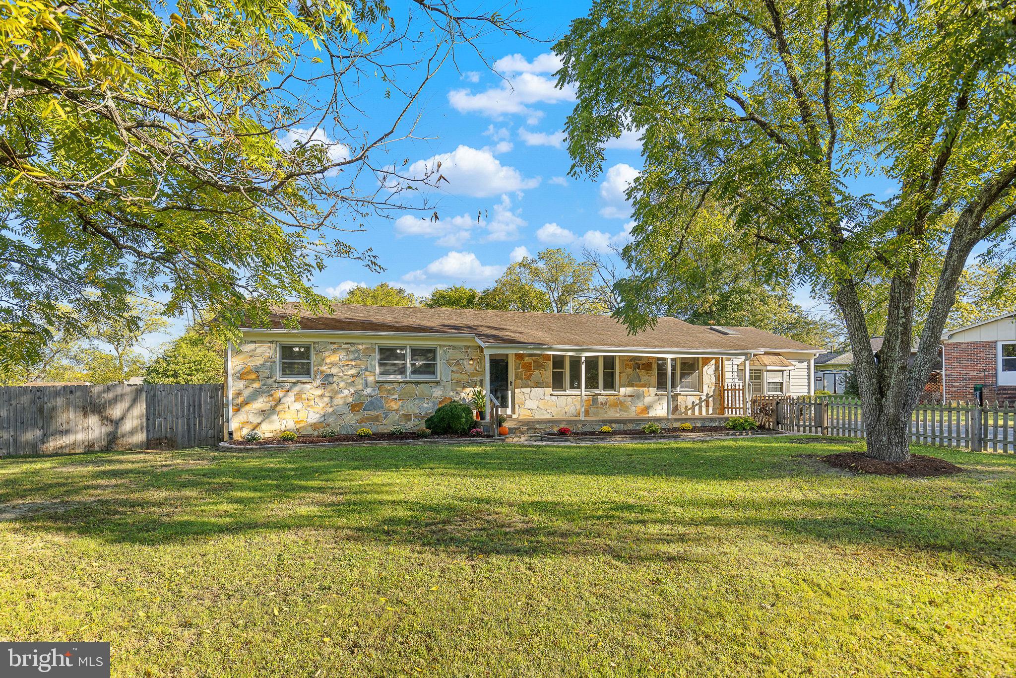 102 Walnut Dr