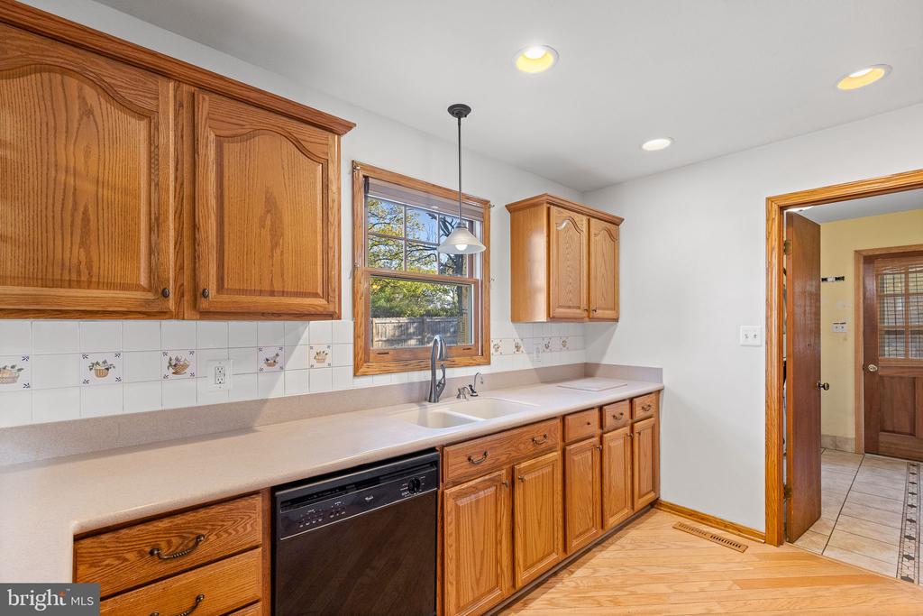 102 Walnut Dr