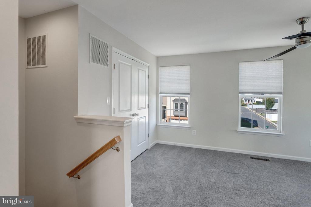 921 Basswood Dr