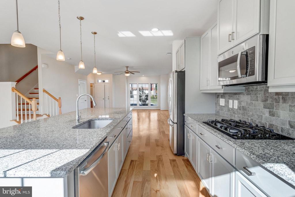 921 Basswood Dr
