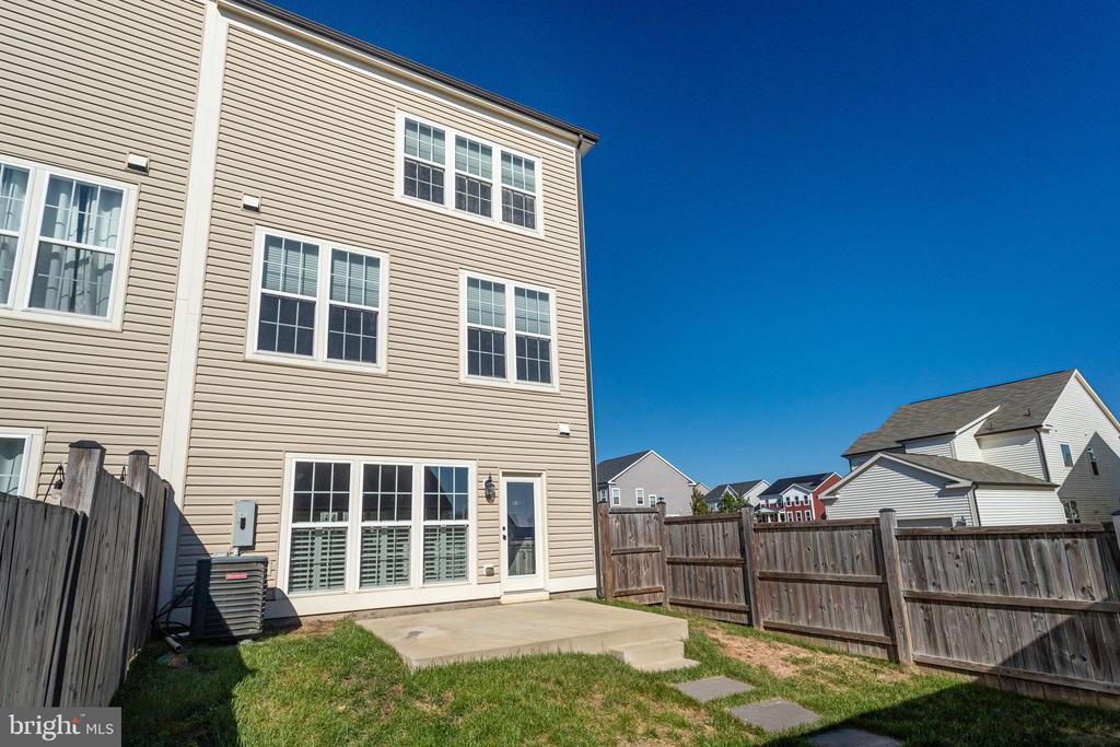 921 Basswood Dr