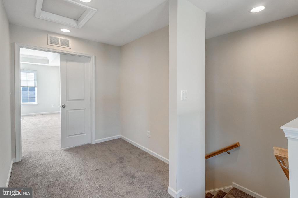 921 Basswood Dr