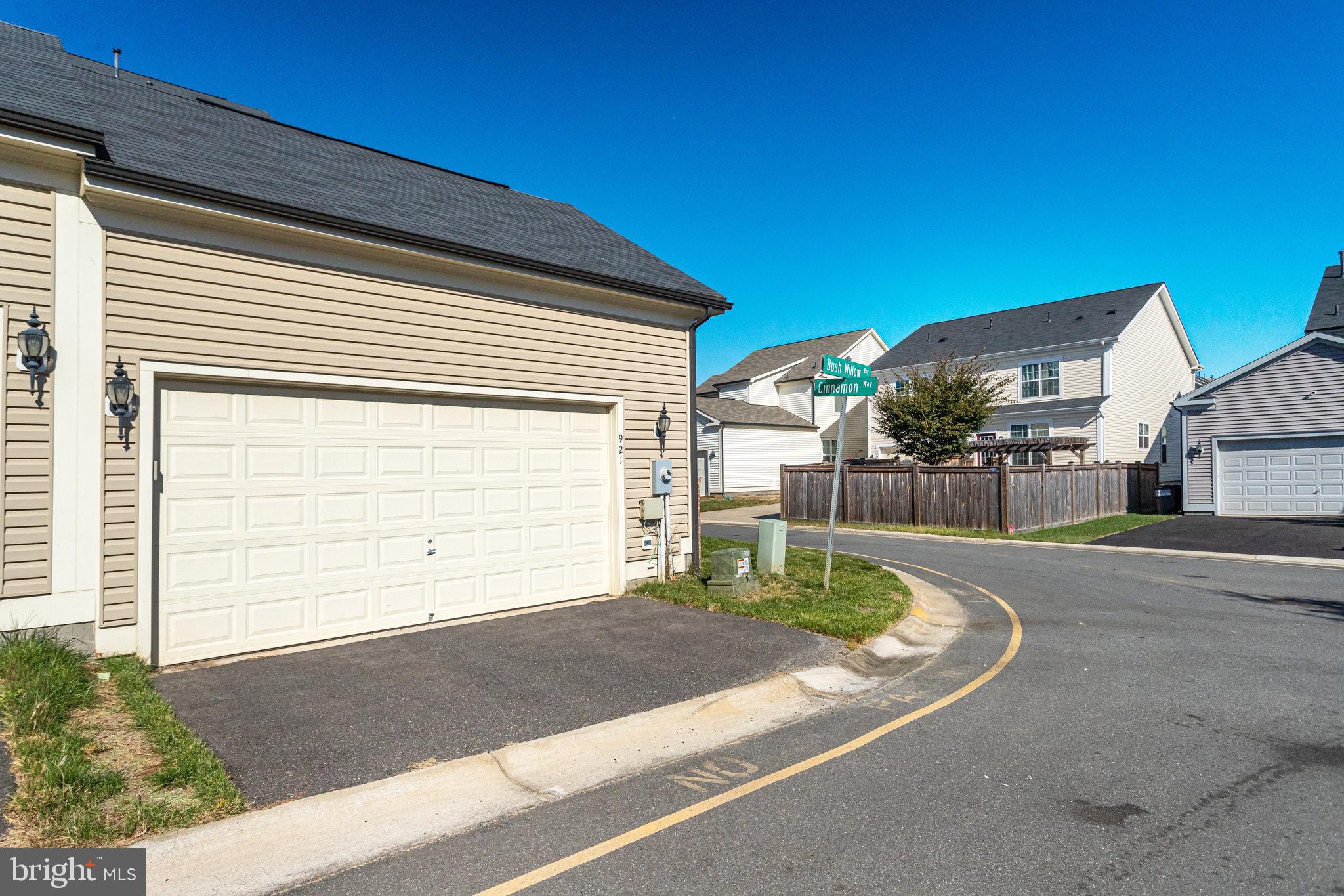 921 Basswood Dr