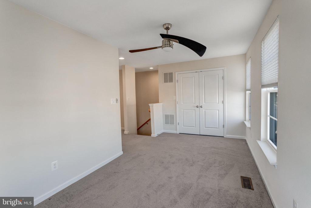 921 Basswood Dr