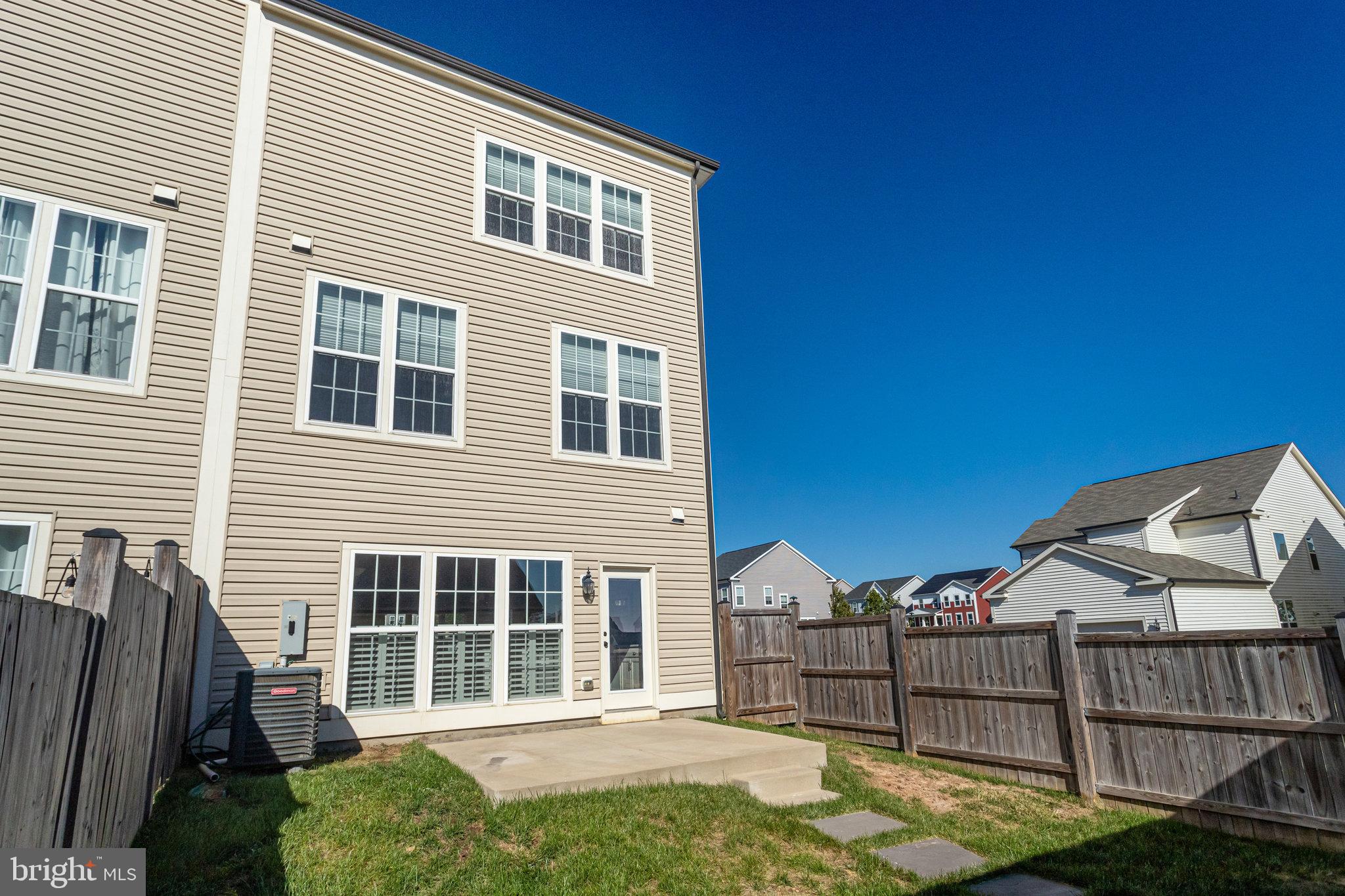 921 Basswood Dr