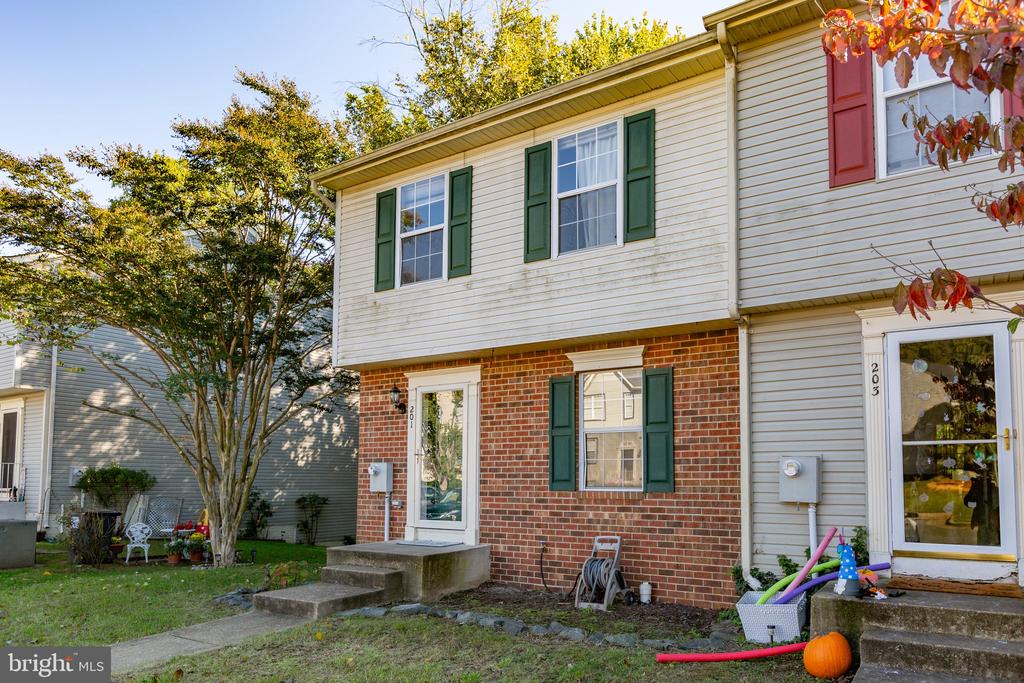 201 Stafford Mews Ln