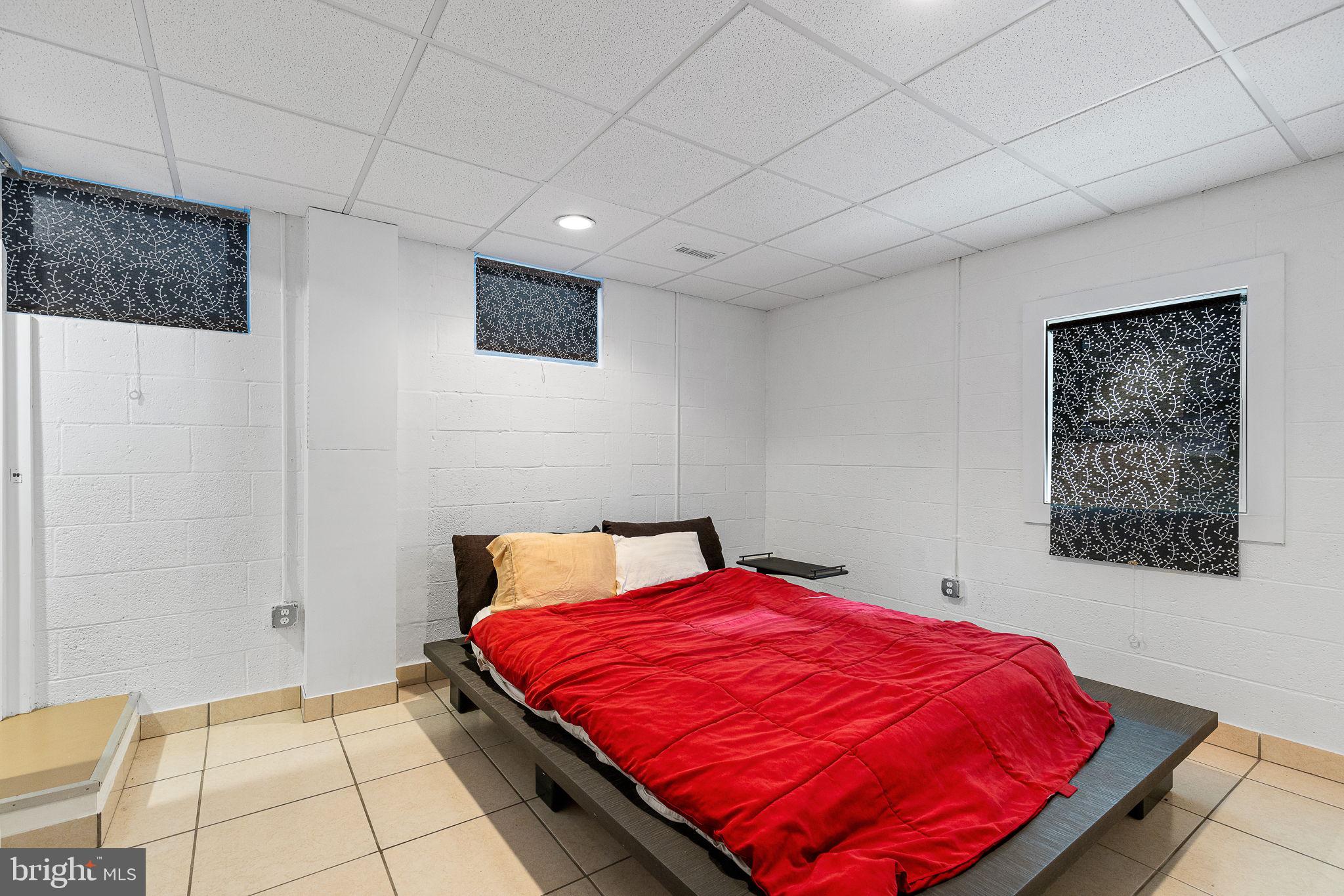 9 LAKE VIEW TER