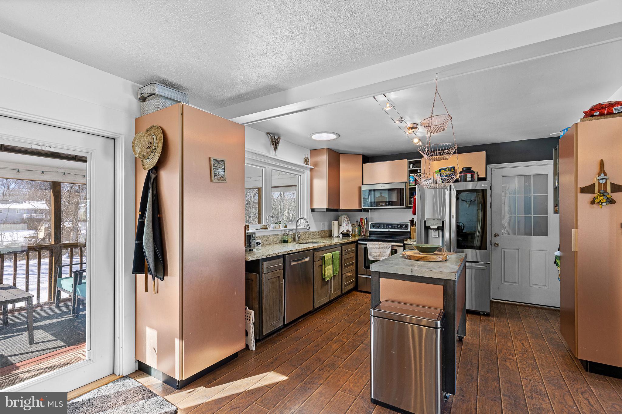9 LAKE VIEW TER