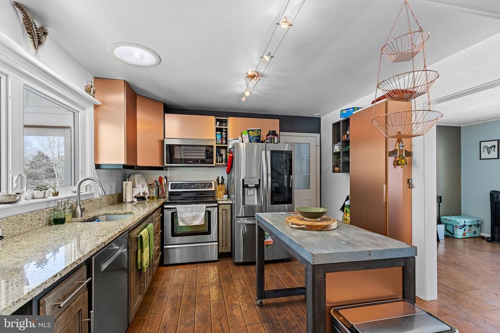 9 LAKE VIEW TER