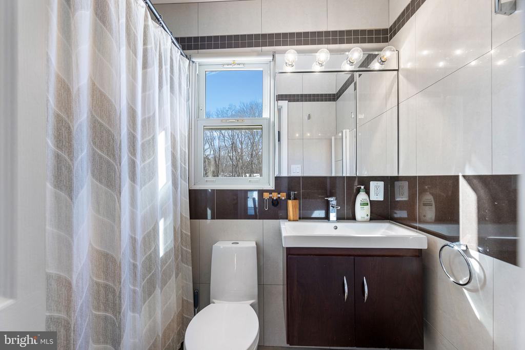 9 LAKE VIEW TER