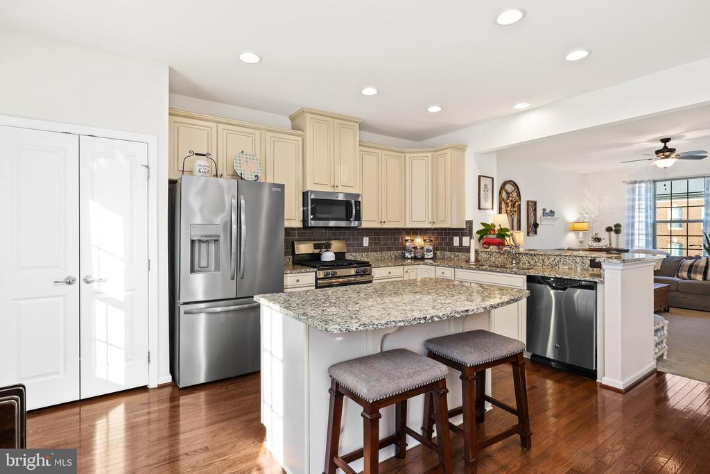 215 Freesia Ln