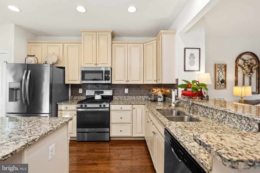 215 Freesia Ln