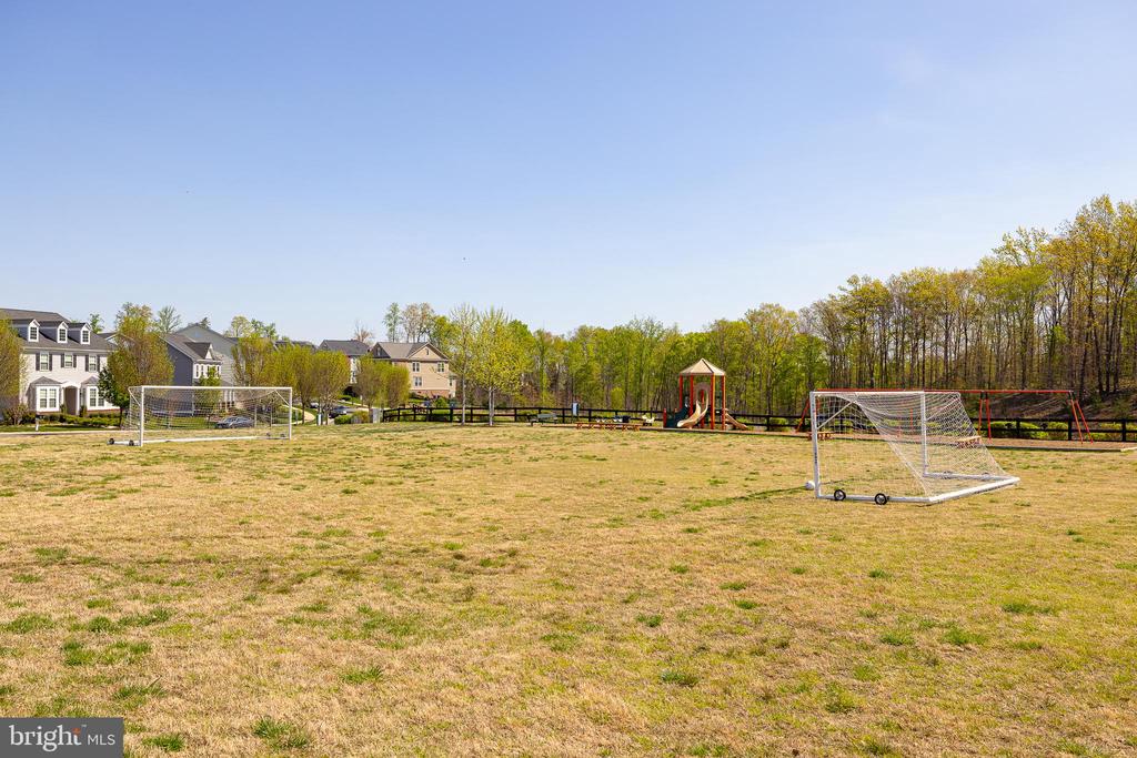 215 Freesia Ln