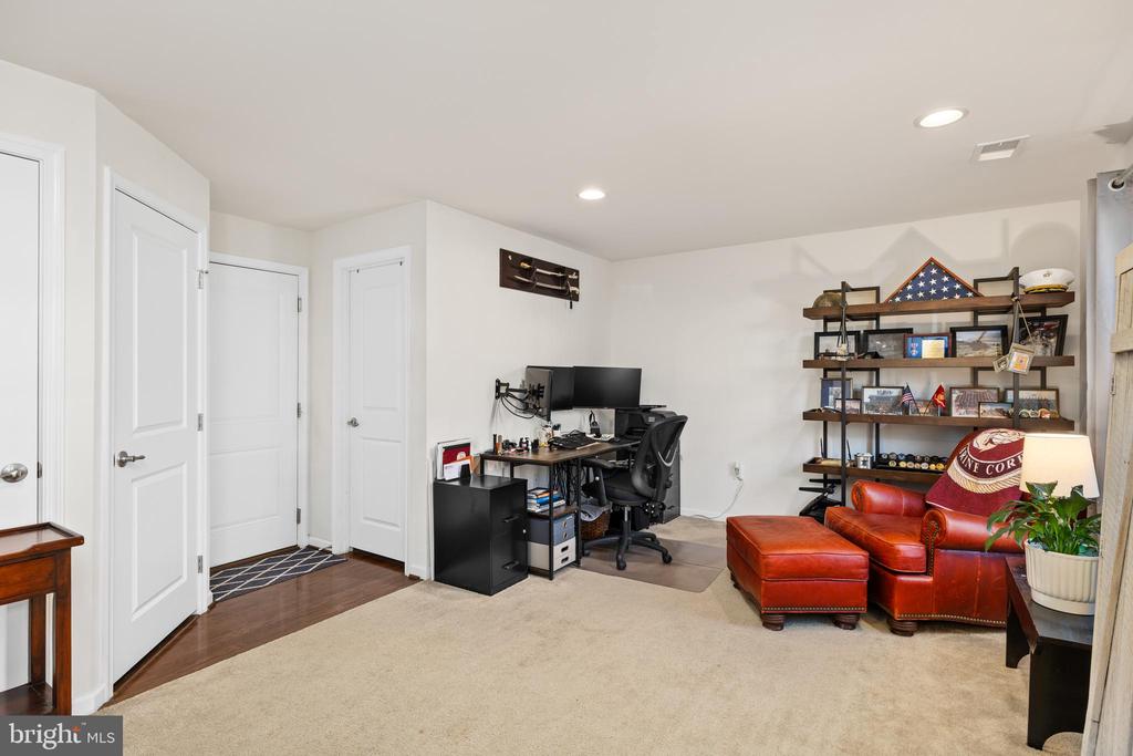 215 Freesia Ln