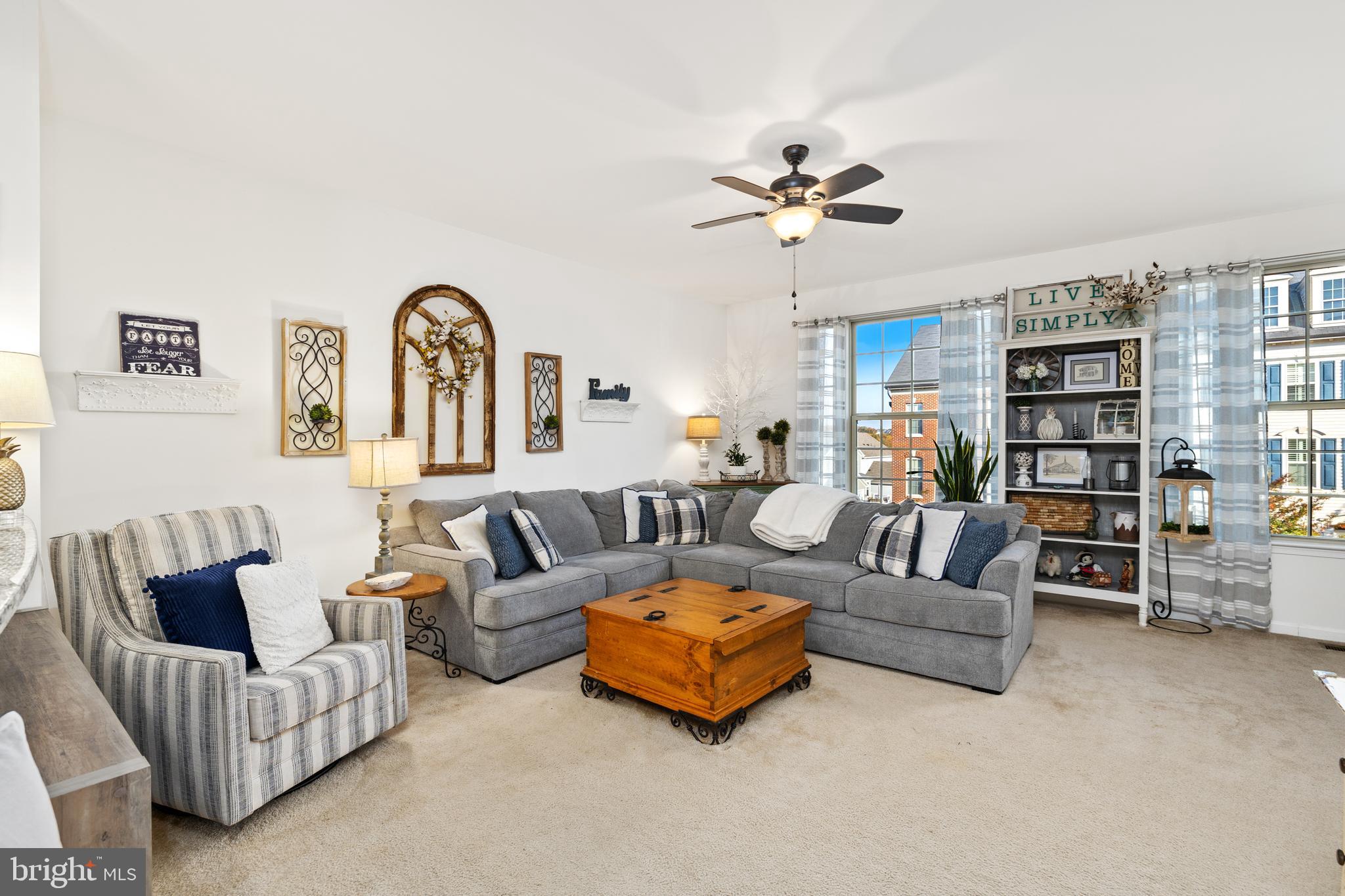 215 Freesia Ln