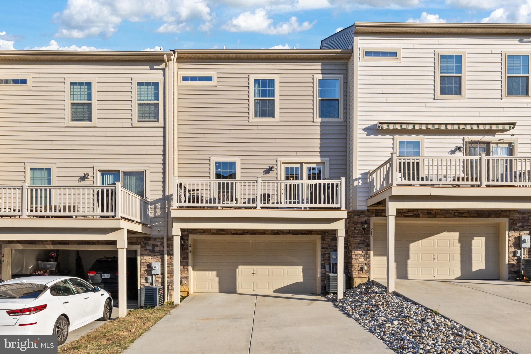 215 Freesia Ln