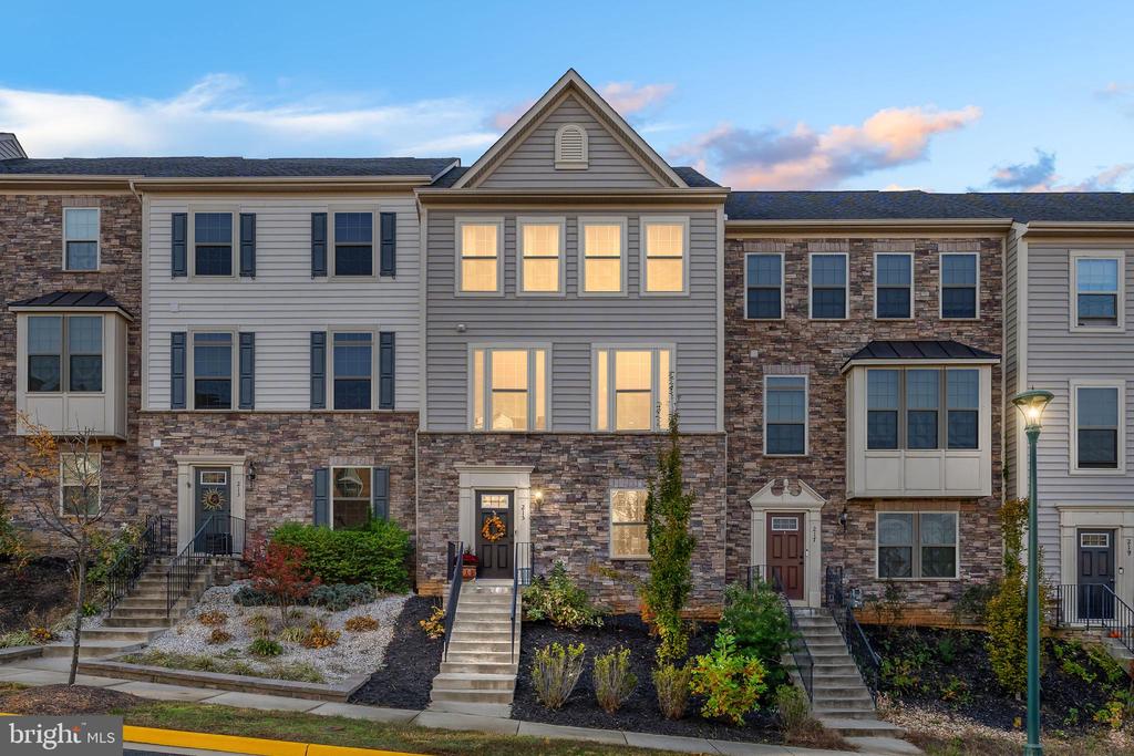 215 Freesia Ln
