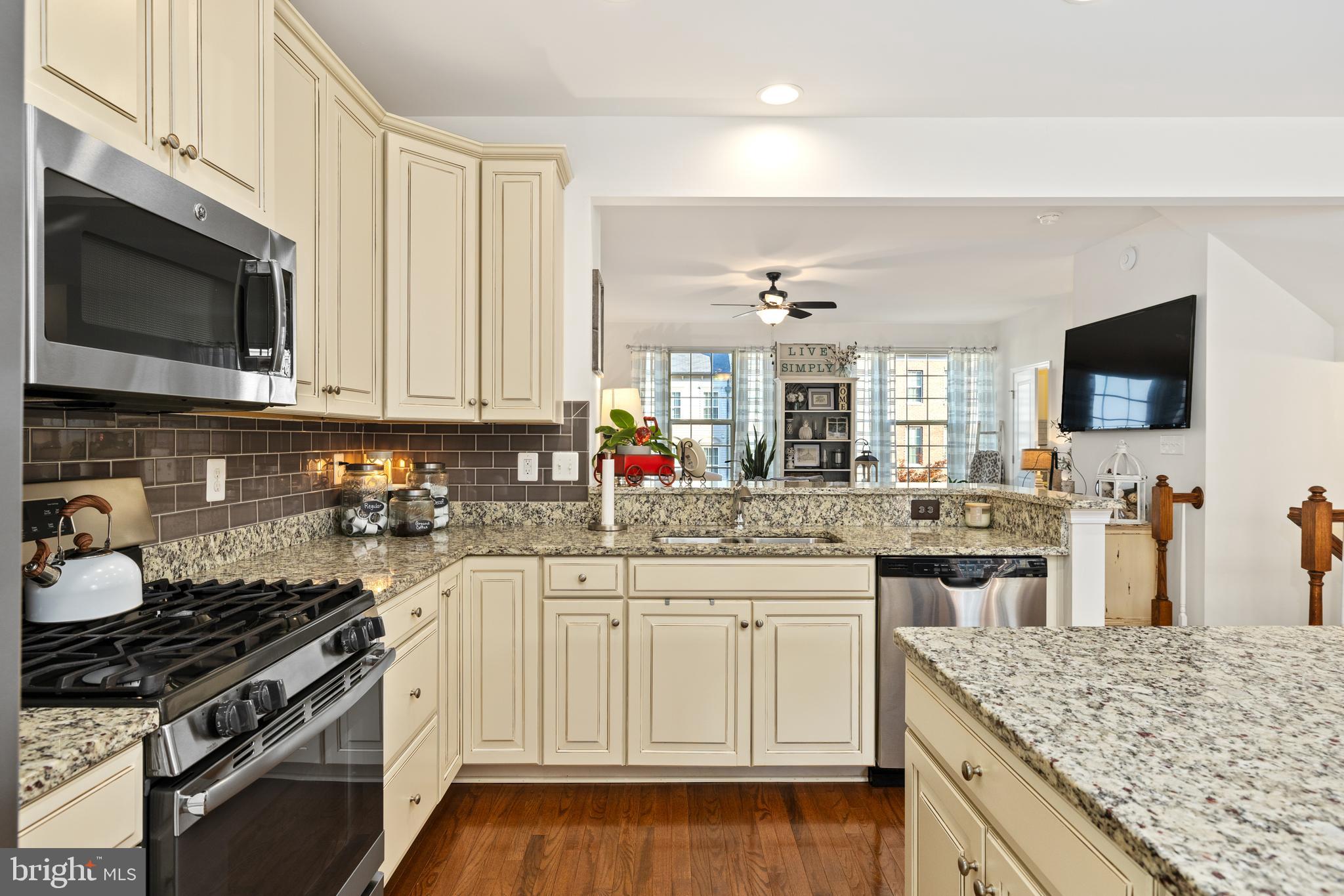 215 Freesia Ln