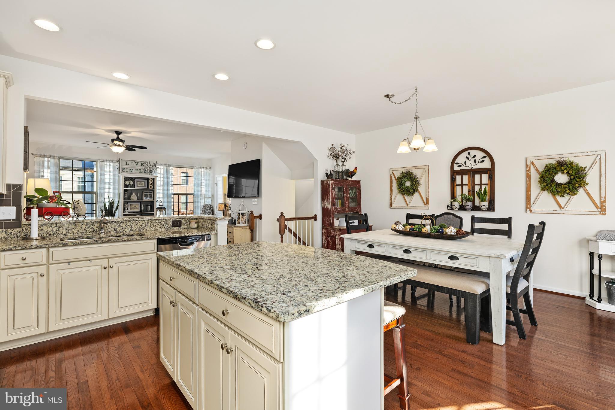 215 Freesia Ln