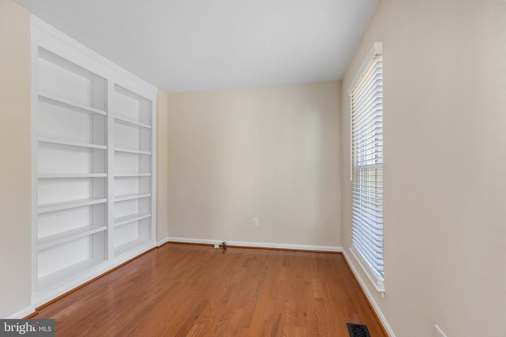 10 Timberwood Ct