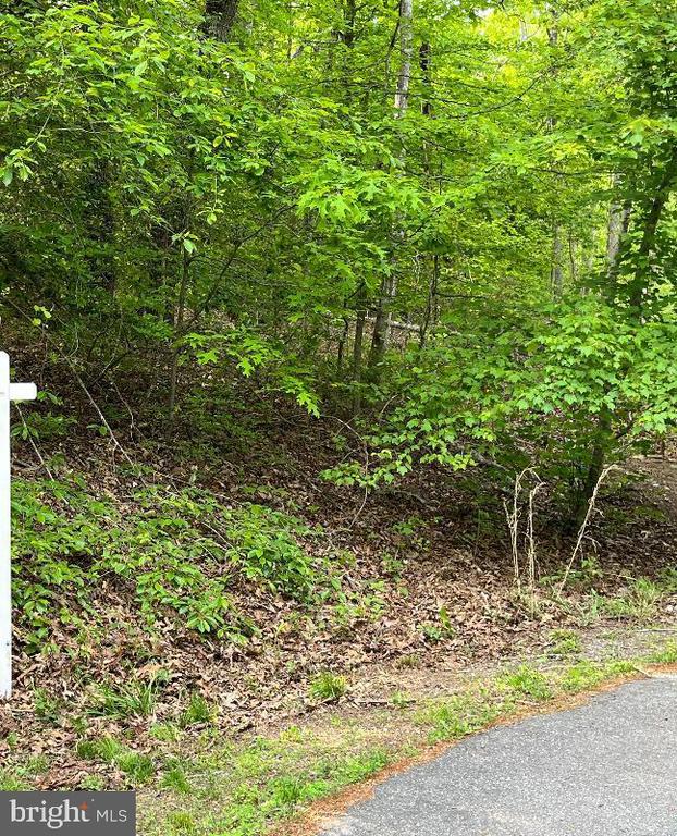 -Lot 8 8e Hidden Lane