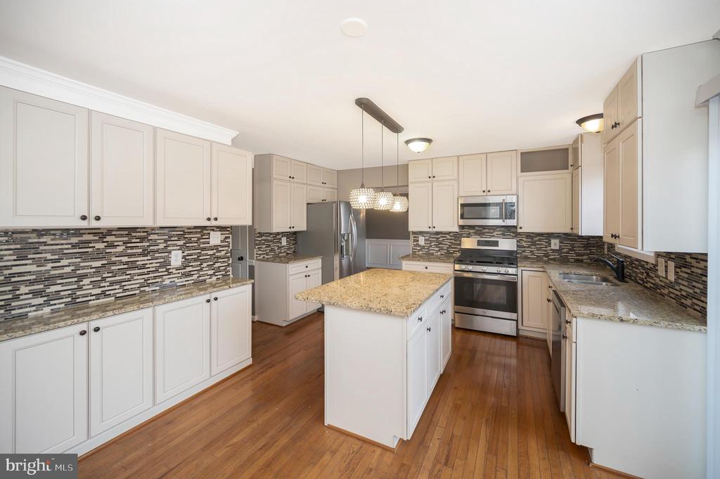 18 JOPLIN CT