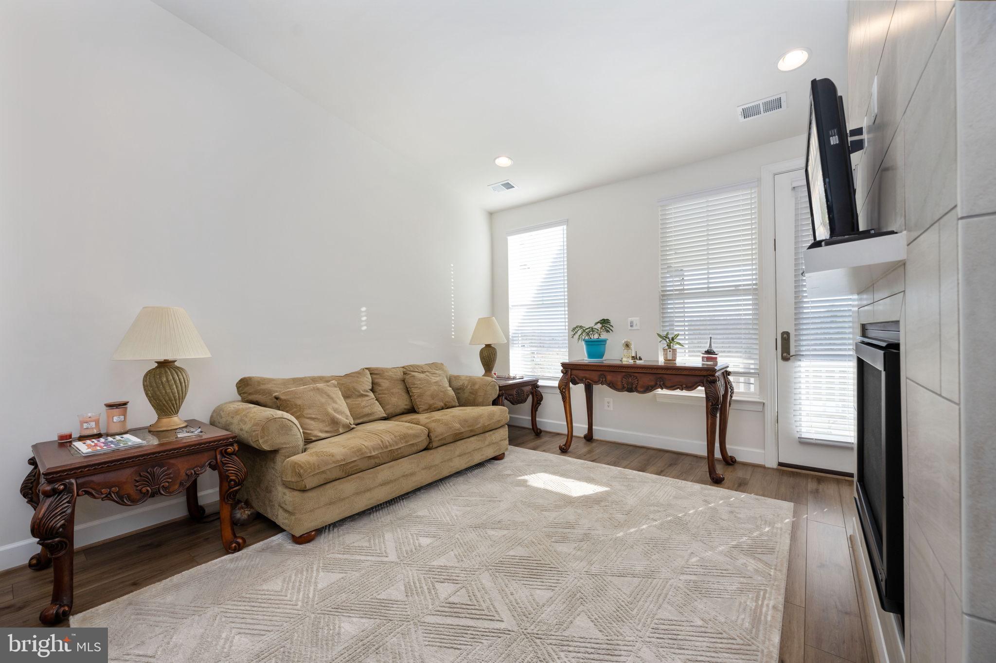 245 Smokebush Dr