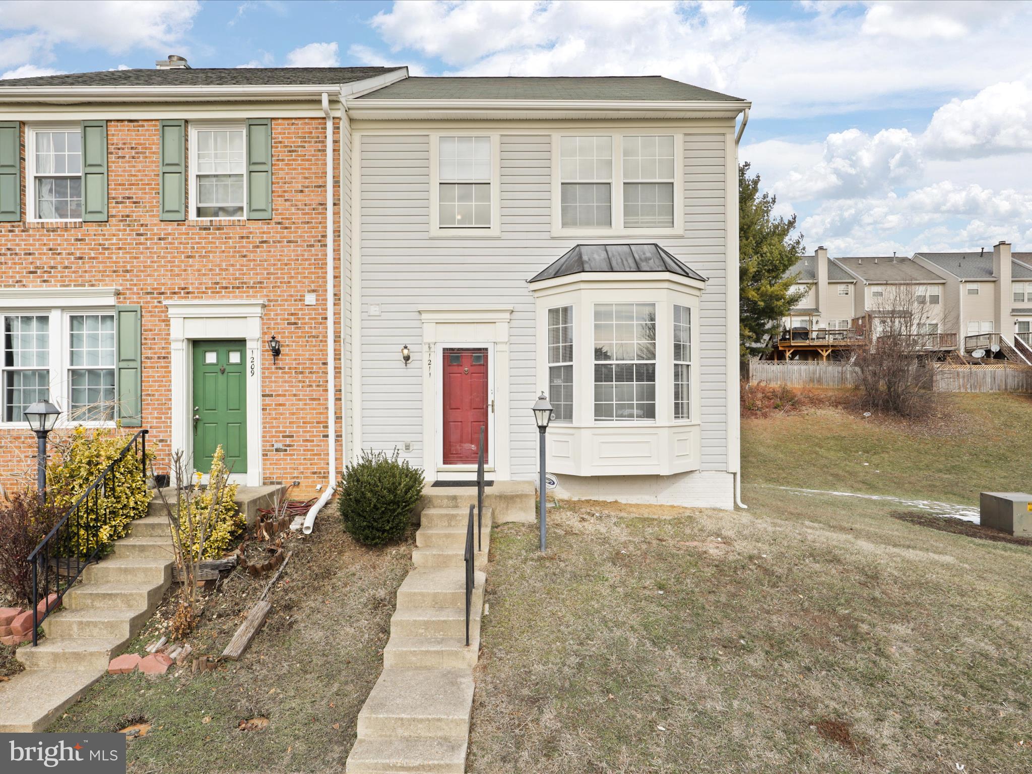 1211 Pinnacle Dr