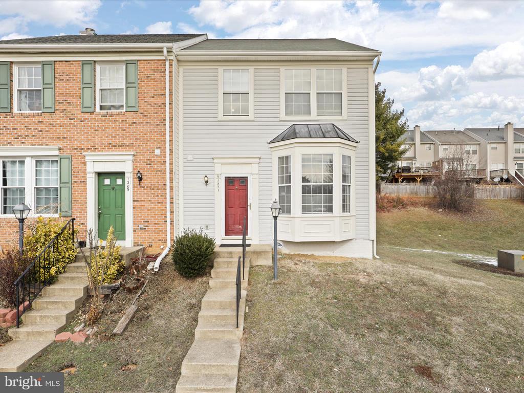 1211 Pinnacle Dr