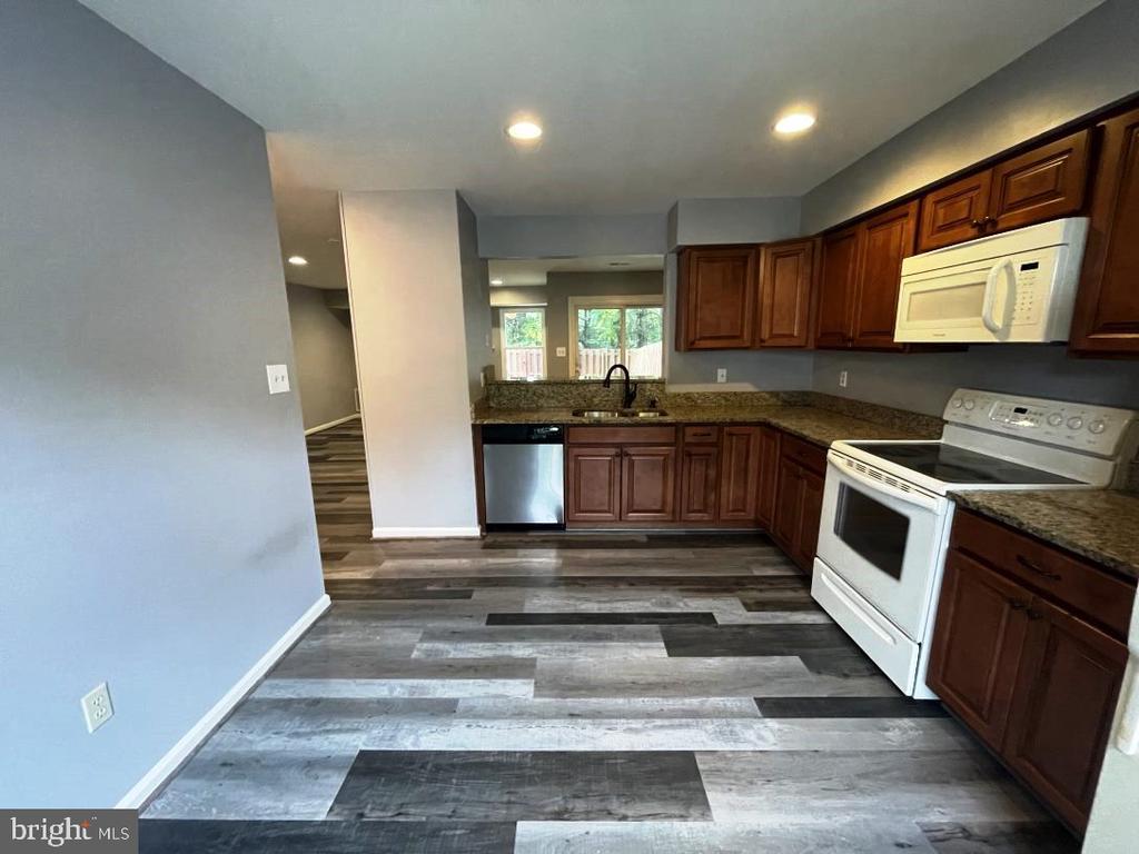 210 WIND RIDGE DR