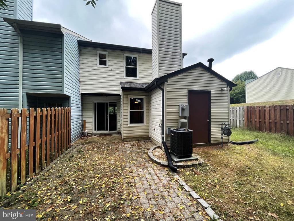 210 WIND RIDGE DR