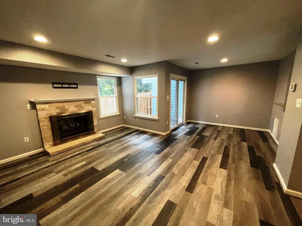 210 WIND RIDGE DR