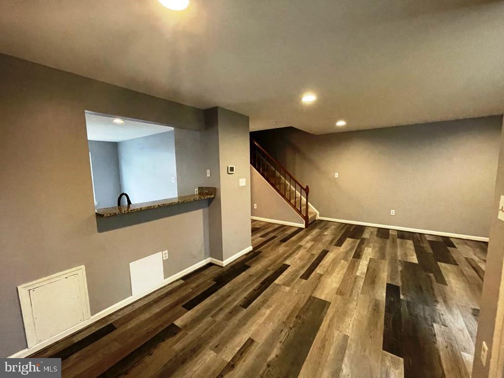 210 WIND RIDGE DR