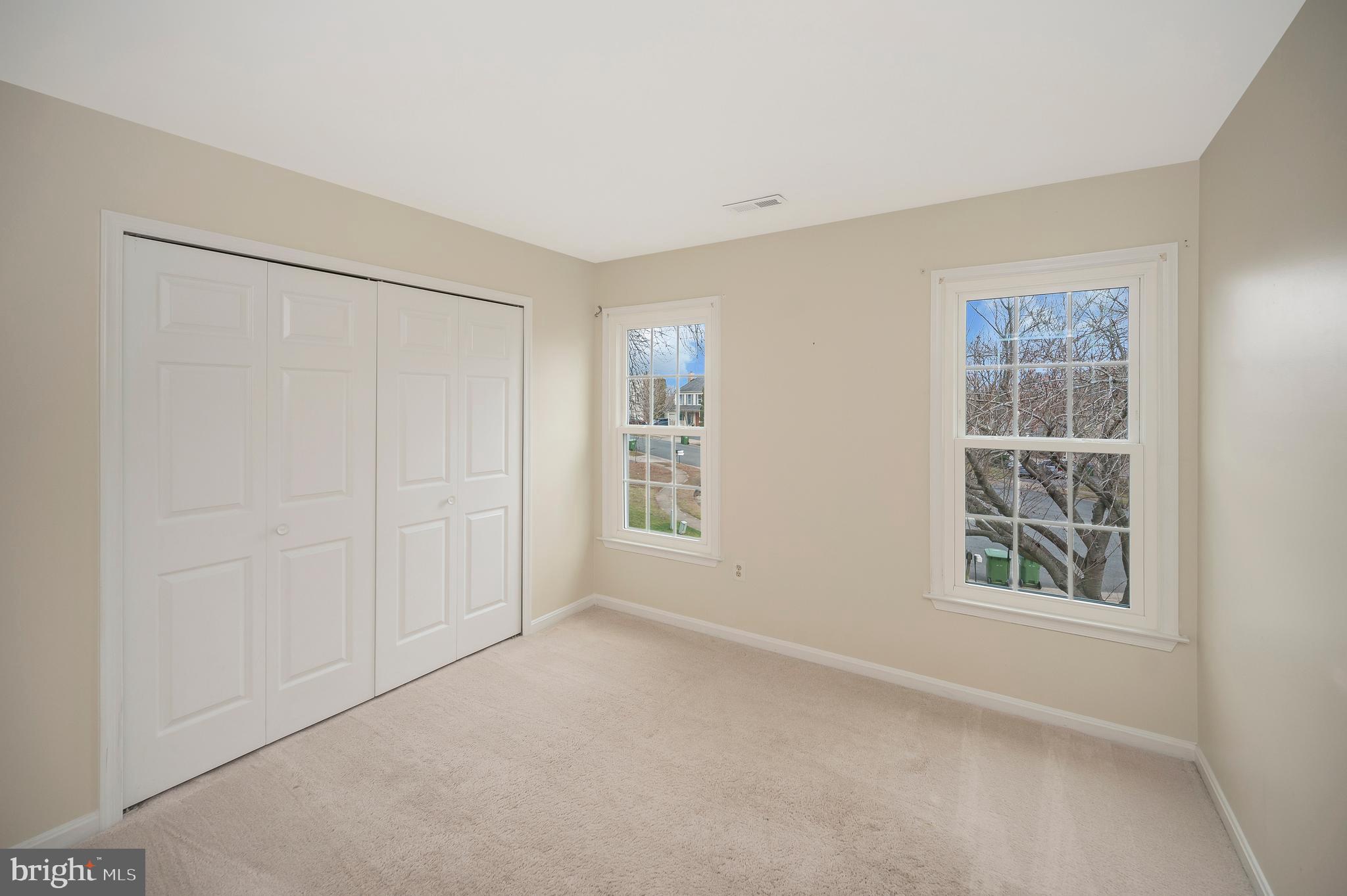 8 Oakbrook Ct