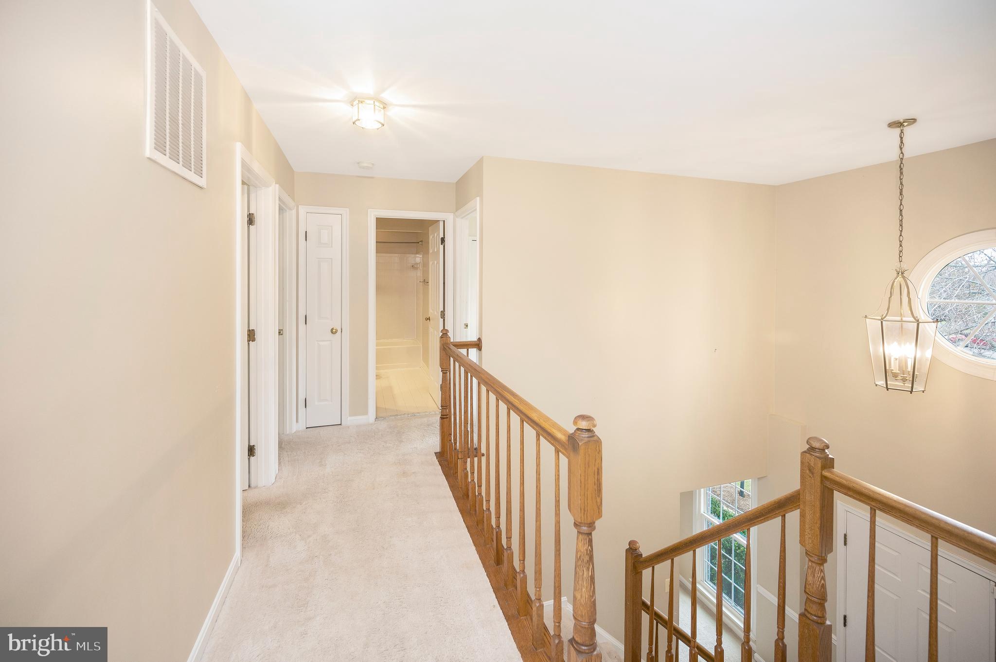 8 Oakbrook Ct