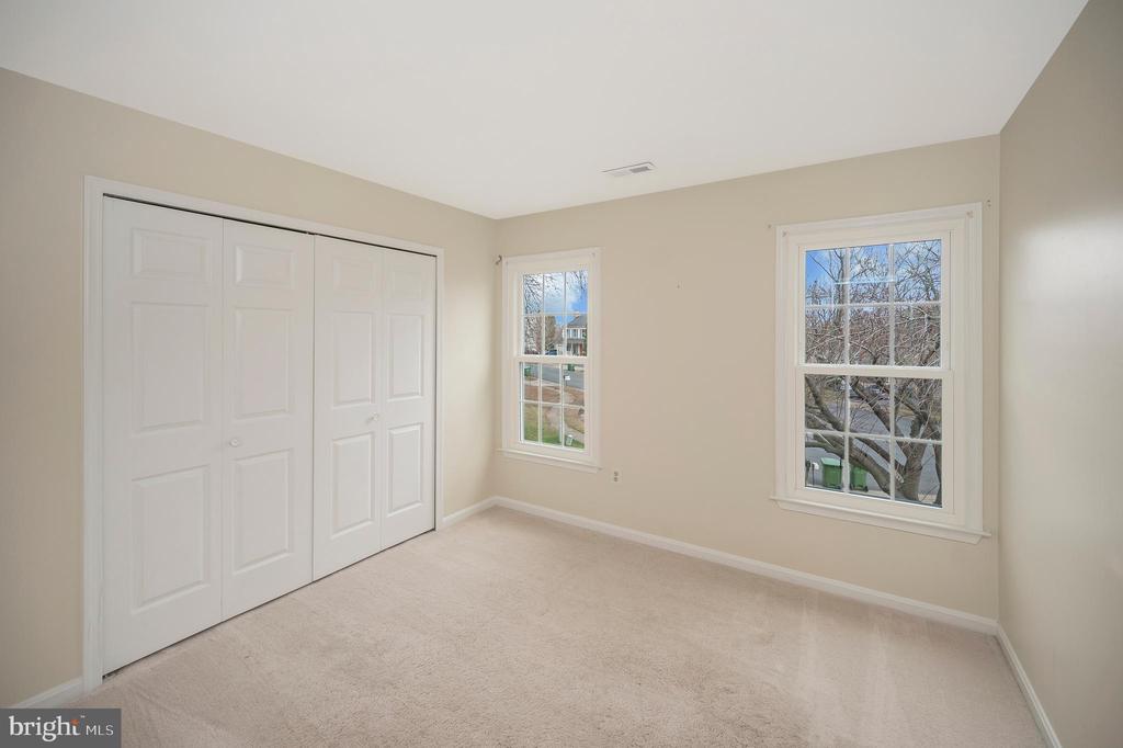 8 Oakbrook Ct